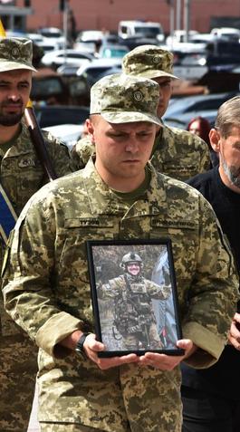 У Києві влаштували прощання зі штурмовиком Даниїлом "Серфером" Смирновим