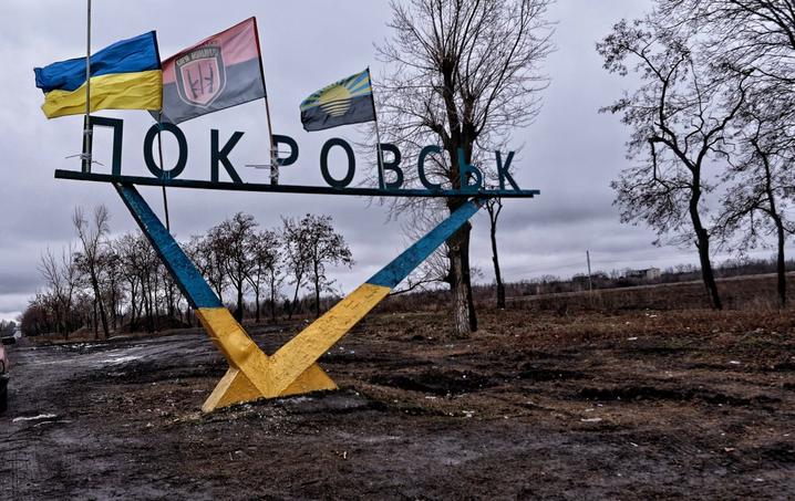 Стела при в'їзді до міста Покровськ Донецької області