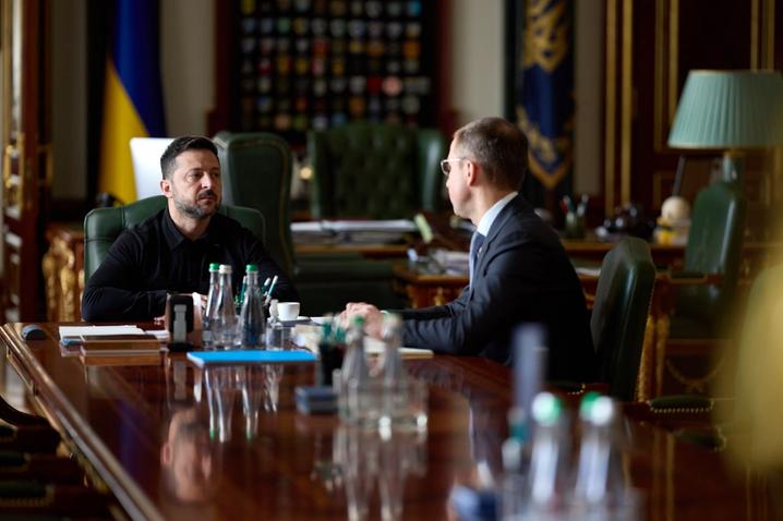 Зеленський і Корецький під час наради