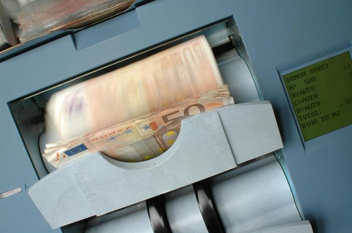Кредит ЄС на €90 млрд: стало відомо, куди спрямують перший транш для допомоги Україні