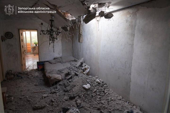 Ворог вдарив дроном по багатоповерхівці в Запоріжжі: є поранені