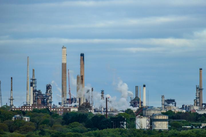 Україна, Росія Нафтовий завод