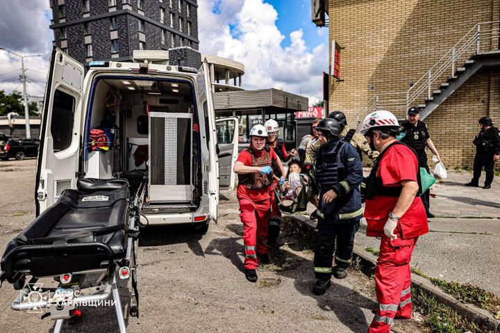 У Харкові російський дрон влучив поблизу метро: п’ятеро людей постраждали
