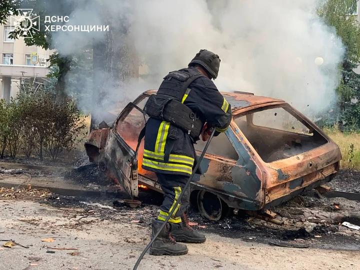 Херсон Рятувальники ліквідовують пожежу