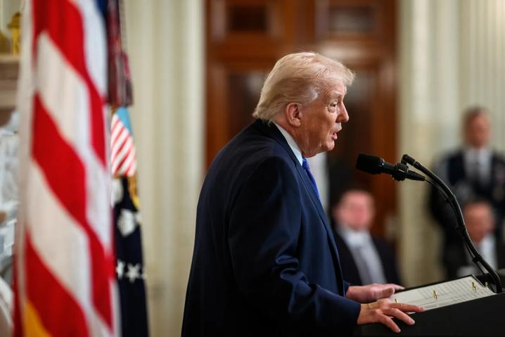 "Іраном керують божевільні": Трамп заявив про атаку на американські есмінці в Ормузькій протоці