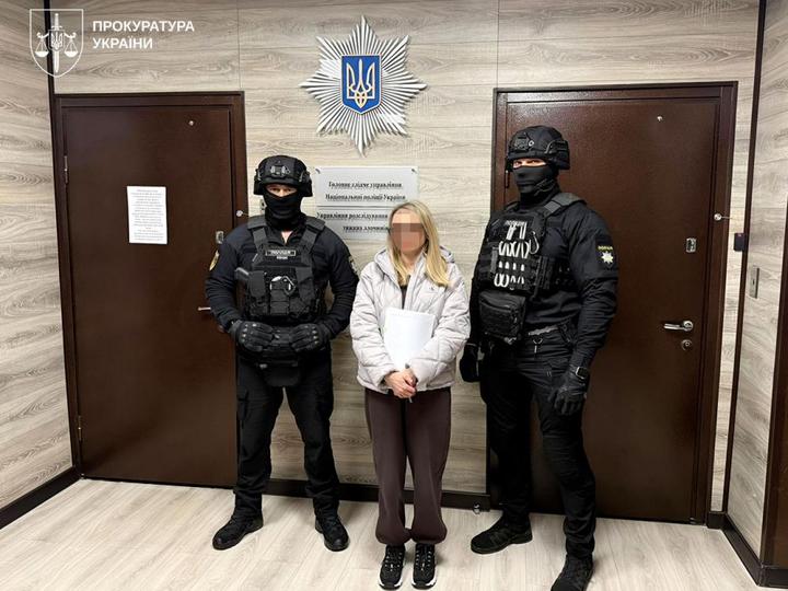 У Житомирській області жінку підозрюють у виготовленні та поширенні порнографії зі своєю донькою