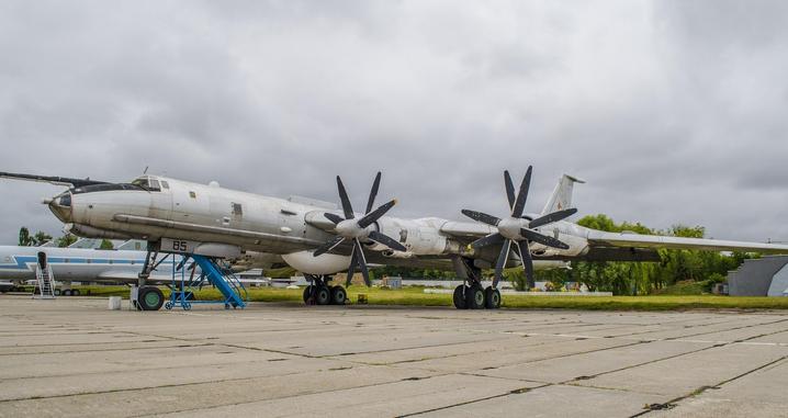 Літак Ту-142
