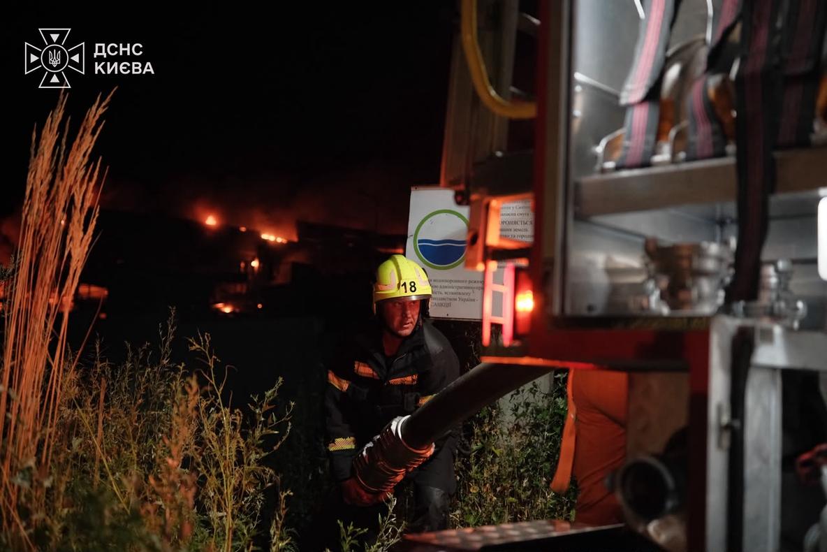 Росія завдала дроново-балістичного удару по Києву: одна людина загинула, 12 постраждали