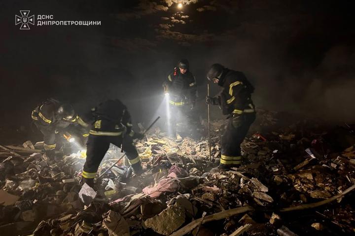 РФ вбила родину під Кривим Рогом. Загалом випустила понад 70 ракет по Україні: Зеленський відреагував на обстріл