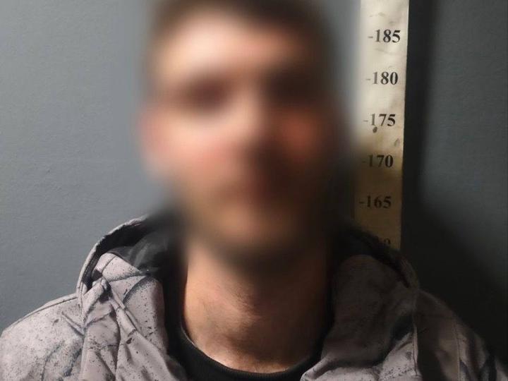 Киянин лякав працівницю ТРЦ вибухівкою: поліція затримала псевдомінера