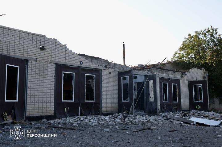 У Херсоні окупанти завдали ударів по підрозділу ДСНС: виникла пожежа, пошкоджено техніку