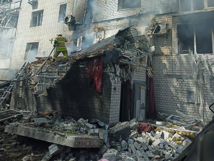 У День Незалежності ворог атакував багатоповерхівку в Чернігові: багато потерпілих
