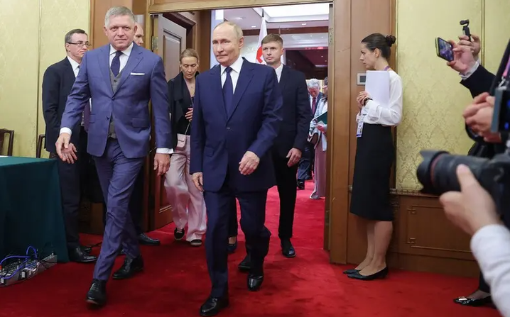 Фіцо везе до Москви послання від президента України