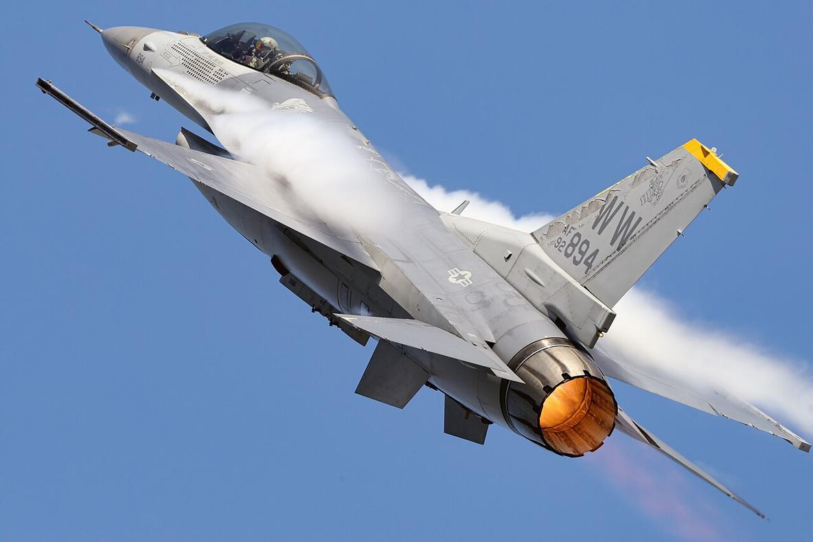 F-16 на форсажі