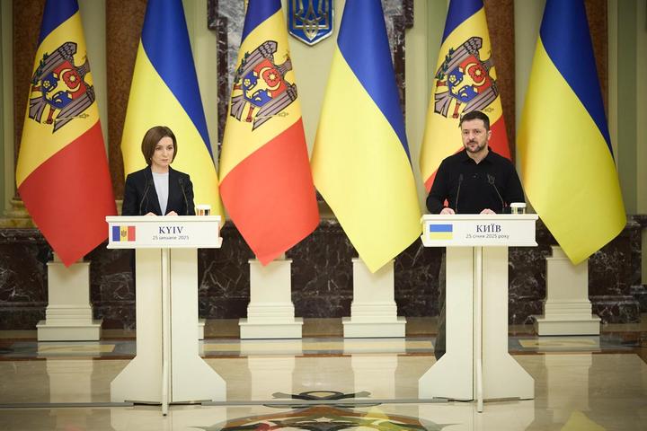 Zelenskyy arrived in Chisinau to meet with Sandu