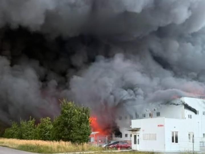A Russian attack destroyed the warehouses of Yves Rocher, “Fora,” VARUS, and “Faini Lodi” in the Kyiv region
