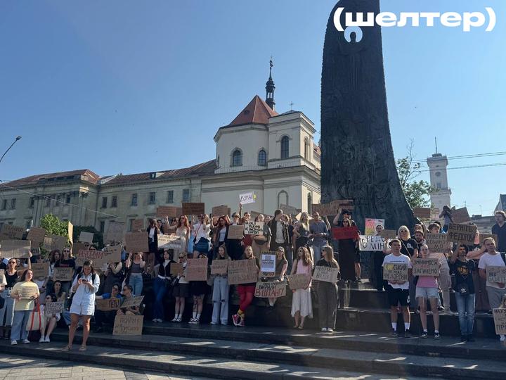 Day 14 of the protests: People are taking to the streets in Kyiv, Lviv, Odesa, and other cities across the country to show their support for Fedorov