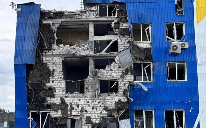 Пошкоджена будівля ЦСВЯП