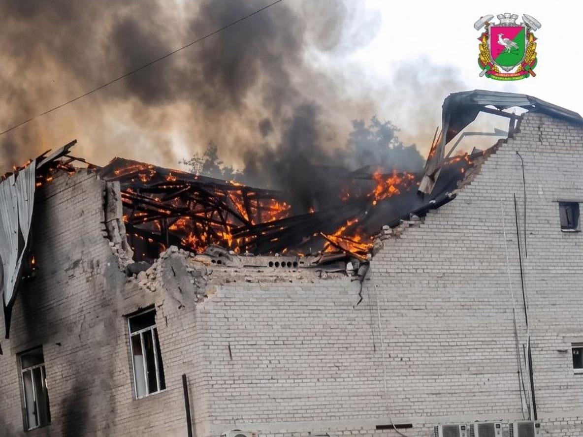 “A Deliberate Attempt to Cause Maximum Casualties”: Russia Strikes a Business Center in Lozova – Many Injured