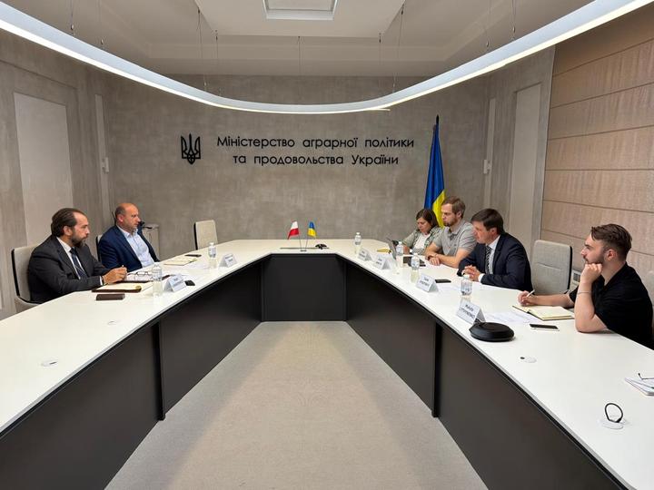 Україна розраховує на альтернативні маршрути агроекспорту через Польщу