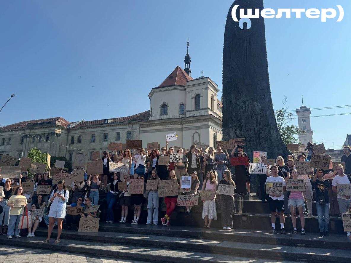 14-й день протестів: люди виходять на площі Києва, Львова, Одеси та інших міст країни на знак підтримки Федорова
