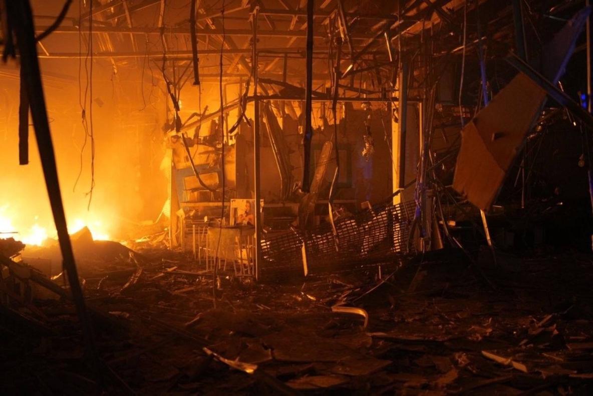 A shopping center caught fire in Zaporizhzhia following an attack by the Russian Federation