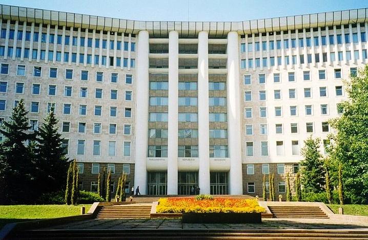 Без російської: парламент Молдови затвердив румунську єдиною робочою мовою під час засідань 