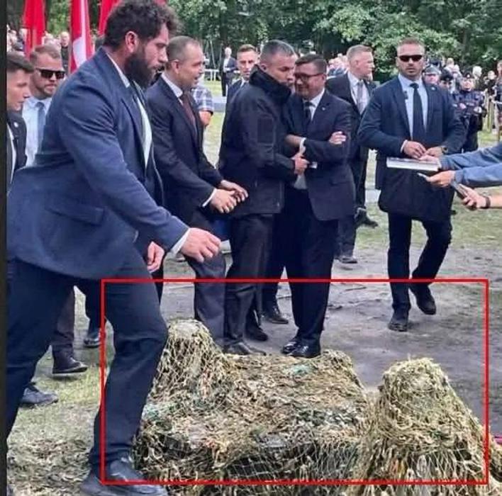 Радруж Приховані маскувальними сітками українські могили