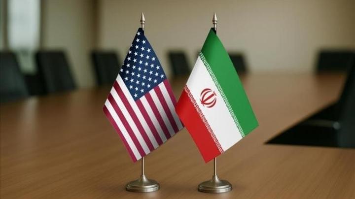 Прапори США та Ірану