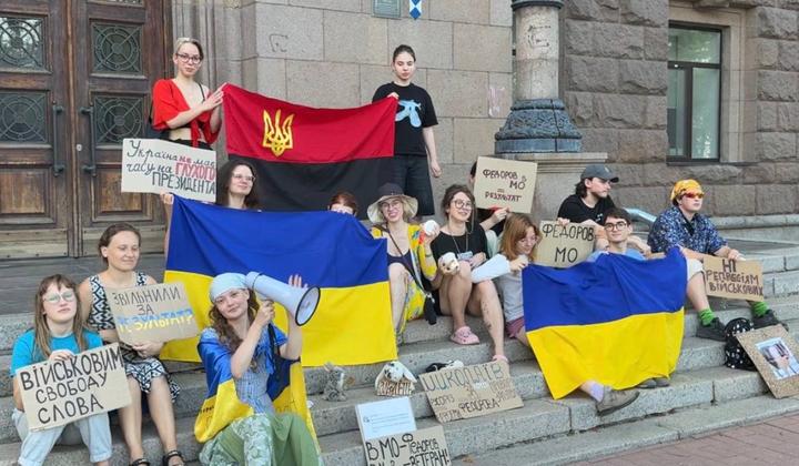 28-й день протестів: у більшості міст України мітингувальники вийшли з картонками на підтримку Федорова