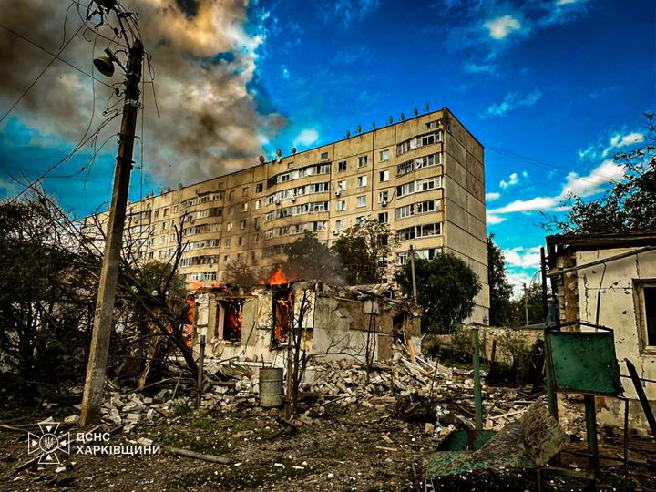 Росіяни двічі вдарили ракетами по Балаклії на Харківщині: є постраждалі та руйнування