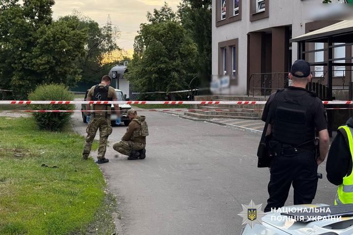 Працюють слідчо-оперативна група та вибухотехнічна служба