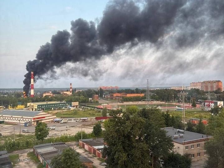 Дрони атакували Московську область – повідомляють про влучання по заводу та багатоповерхівці