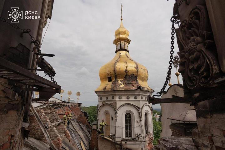 Київ Ліквідація наслідків обстрілу