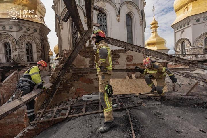 Київ Ліквідація наслідків обстрілу