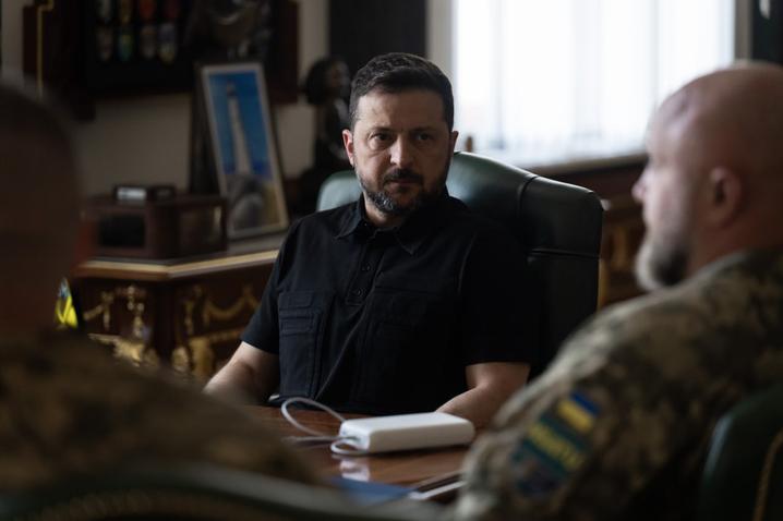 “Головний пріоритет – ППО та виробництво дронів”: Зеленський провів нараду з військовим командуванням ЗСУ