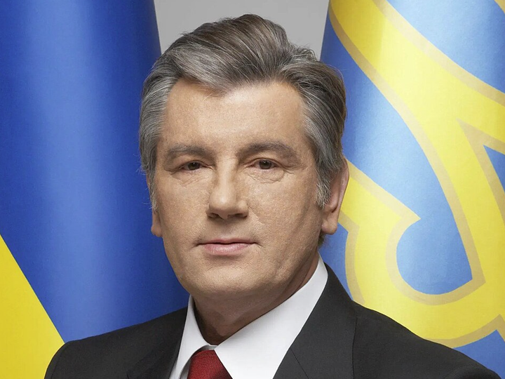 “Він кожного дня міняв декілька сорочок від крові”: фотограф розповів, що сталося з Ющенком внаслідок отруєння в 2004