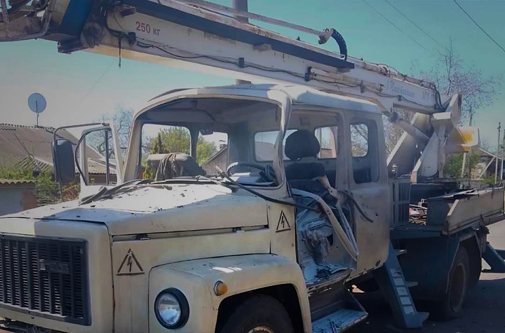 Дніпропетровщина: ворожий FPV-дрон влучив в автівку енергетиків