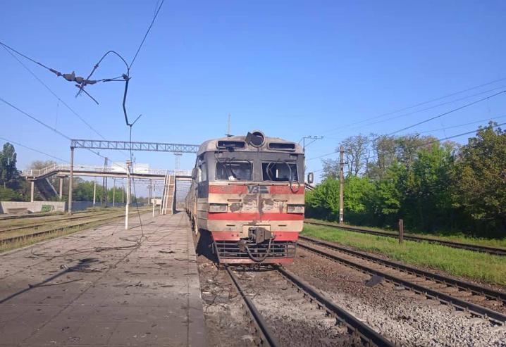 15 травня Електропоїзд