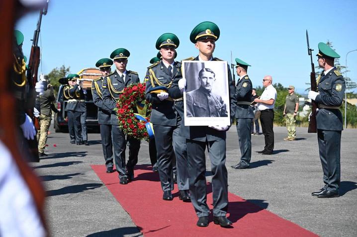 Прах полковника ОУН Євгена Коновальця зустріли з почестями в Україні, – Верещук