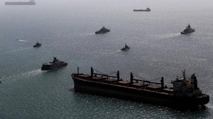 Підсанкційні танкери проігнорували заборону США та перетнули Ормузьку протоку – Reuters