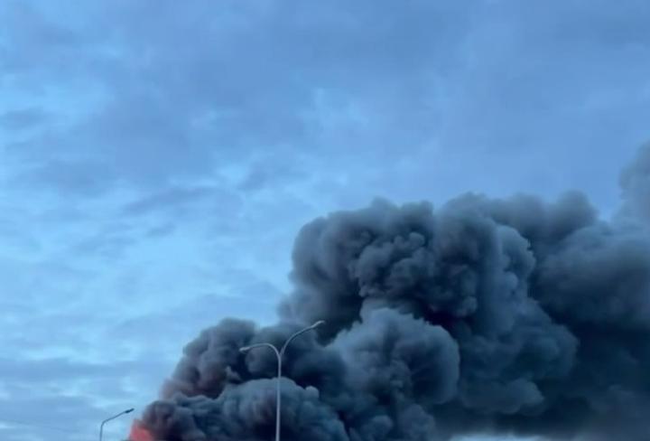 Warehouse facilities were hit in the Kyiv region: a major fire broke out