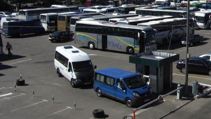 На одній з автостанцій Києва затримали чоловіка з гранатою