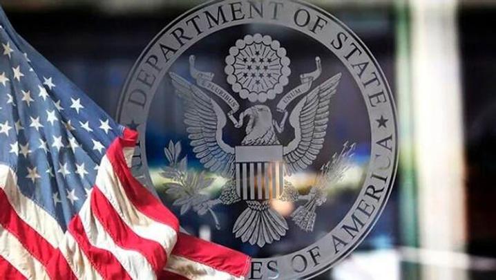 An expert spoke about the strange situation involving the U.S. ambassador to Ukraine