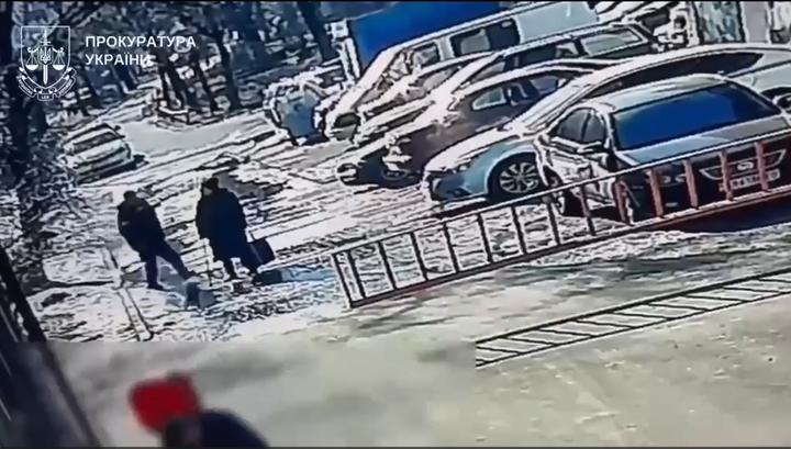 Київ, Березняки Кадри побиття жінки