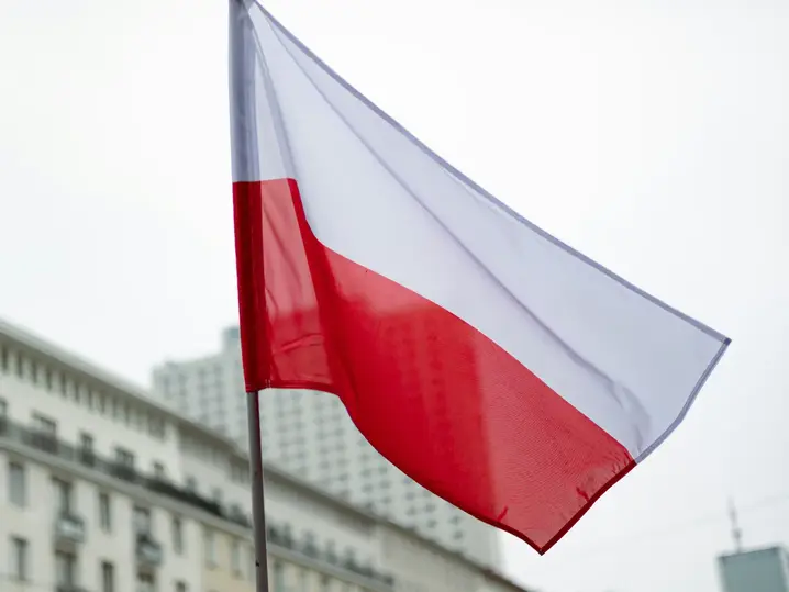 67% поляків підтримують депортацію українських чоловіків призовного віку, які не працюють легально