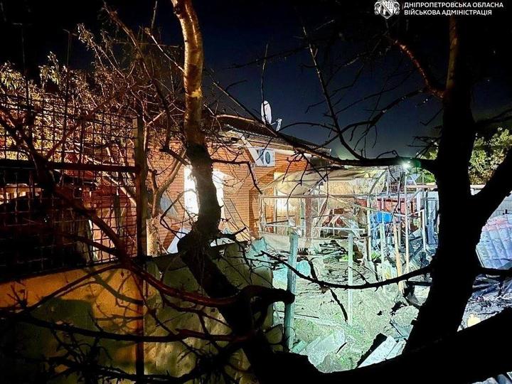 Ворог атакував Запоріжжя ракетами, у Дніпрі виникли пожежі – є тяжкопоранений