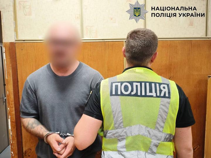 У Києві двоє нетверезих військовослужбовців на смерть забили перехожого: нападників заарештовано