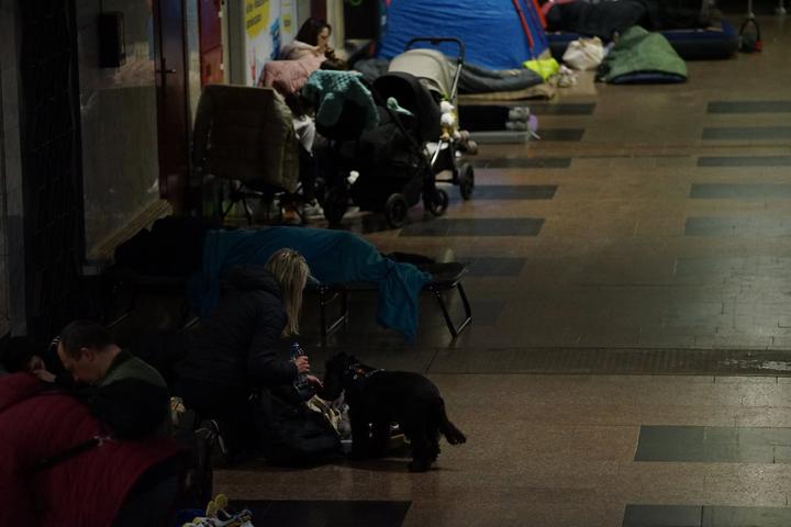 Переповнене метро під час тривоги