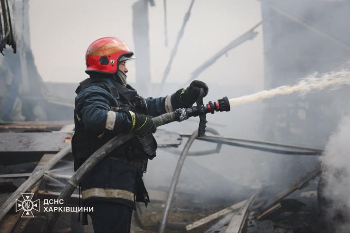 У Харкові російський дрон влучив у цивільне підприємство: є постраждалі